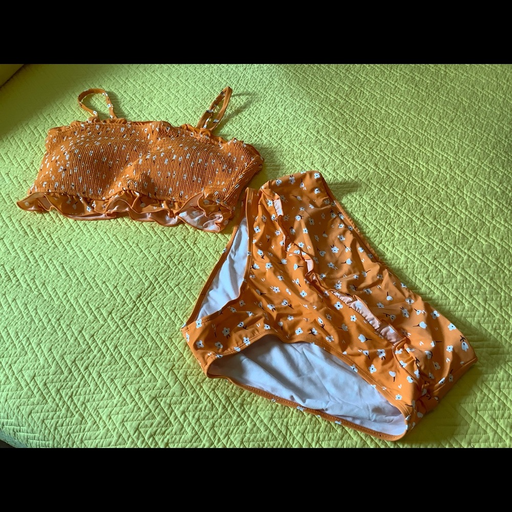 NWT Women’s 2 Piece Swim Suit